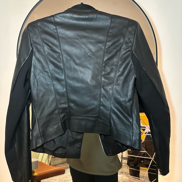 Cropped faux leather jacket - Picture 2 of 9